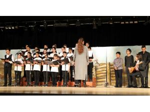 Öğrenciler Çanakkale Şehitleri'ni andı