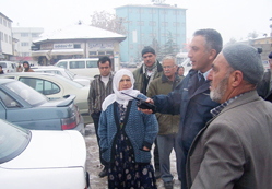 Maaşını çekerken otomobili çalındı