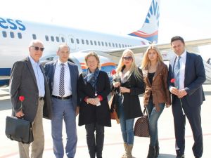 İranlı ilk turist kafilesi, Antalya'ya indi