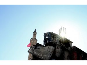 Teröristlerin zarar verdiği tarihi cami