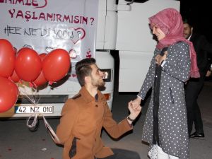 Nakliyeci gençten süpriz evlenme teklifi