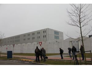 Hollanda'da ırkçı lider Wilders yargılanıyor