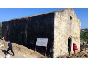 Tarihi kilisenin bahçesinde insan kemikleri bulundu