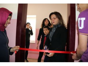 Arkadaşlarının adını yaşatmak için kütüphane kurdular