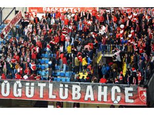 Taraftarlar arasında bıçaklı kavga: 4 yaralı