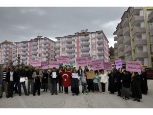 Site sakinlerinden "dolandırıcılık" protestosu