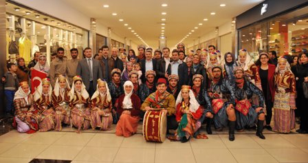 Öğrencilerden Flashmob Gösterisi