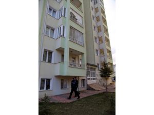 Pencereden düşen alzaymır hastası kadın öldü