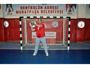 47 yaşında attığı gol unvan kazandırdı