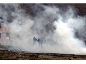 Hakkari'de izinsiz gösteriye müdahale