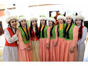 "Nevruz'da Baharın Renkleri Defilesi"