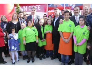 Elazığ'da "Down Kafe" açıldı