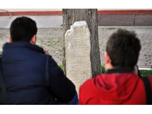 Bursa'da 2 bin yıllık lahit parçası bulundu