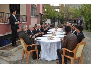 Hatay Valisi Topaca'dan şehit ailesine ziyaret