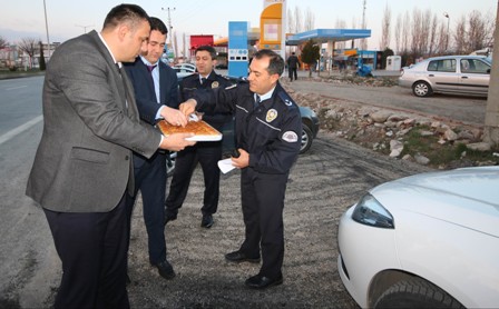 Polislere baklava ikramı