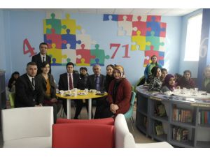 Kaymakamı Yıldırım, kitap okuyan öğrencileri ödüllendirdi