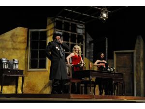 Artvin'de "Buzlar Çözülmeden" adlı oyun sahnelendi