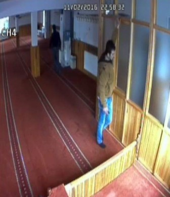 Camide hırsızlık yaptılar