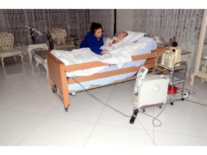 Çocuklarını yaşatmak için evini hastaneye dönüştürdü