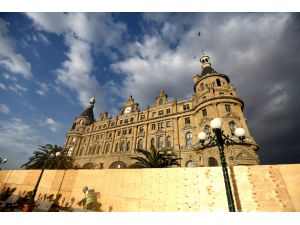 Haydarpaşa, kum zeminde yıllara meydan okuyor