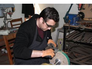 Taş Medrese'de yapılan Osmanlı kılıçlarına yoğun ilgi