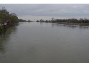 Sağanaklar Tunca ve Meriç nehirlerinin debilerini artırdı