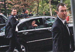 Gül, provakatöre bu kez patladı