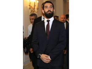 Mevlüt Çavuşoğlu ve Arda Turan nikah şahitliği yaptı