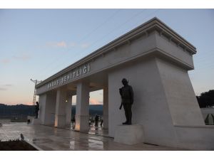 Gençler sabah namazında şehitlikte buluştu