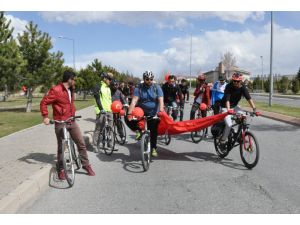 Şehitler için pedal çevirdiler