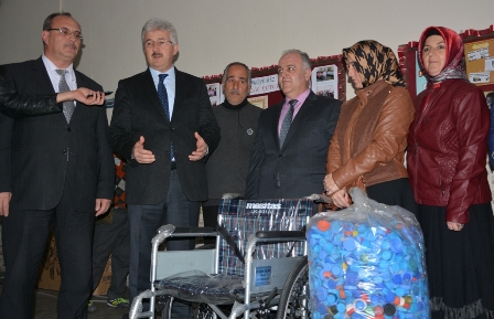 Bir İyilik de Sen Yap Derneğiinden tekerlekli sandalye