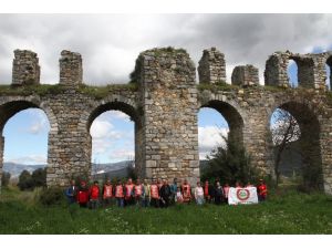 3 bin yıllık kemerlerden anıt mezara su taşıdılar