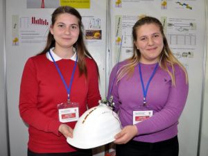 Liseliler elektriği algılayan "akıllı kask" geliştirdi