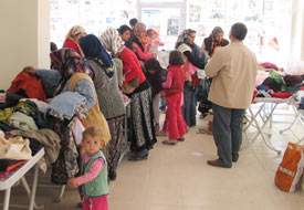 İhtiyaç sahiplerine kıyafet yardımı