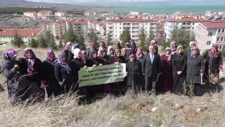 Beyşehir’de Kız Kur’an Kursu öğrencileri fidan dikti