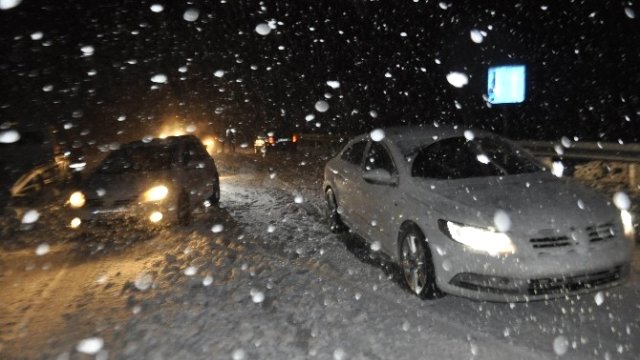 Seydişehir'de Araçlar Kar Nedeniyle Yolda Kaldı
