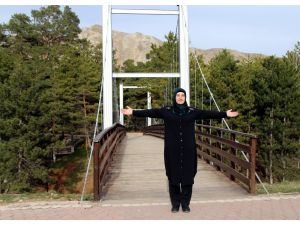 Çoraplarını giyemeyince 9 ayda 64 kilo verdi