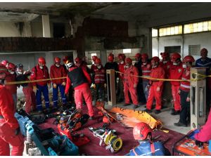AKUT ekibi enkaz eğitimi verdi