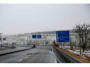 Sertavul Geçidi'nde ulaşım güçlükle sağlanıyor