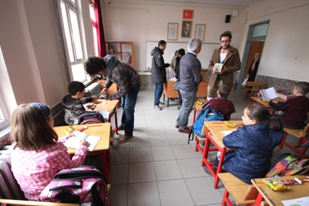 Genç Tıbbiyelilerden öğrencilere destek