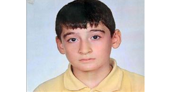 Öfkeli vatandaşlar Beratcan'ın ailesinin evini bastı V,İDEO