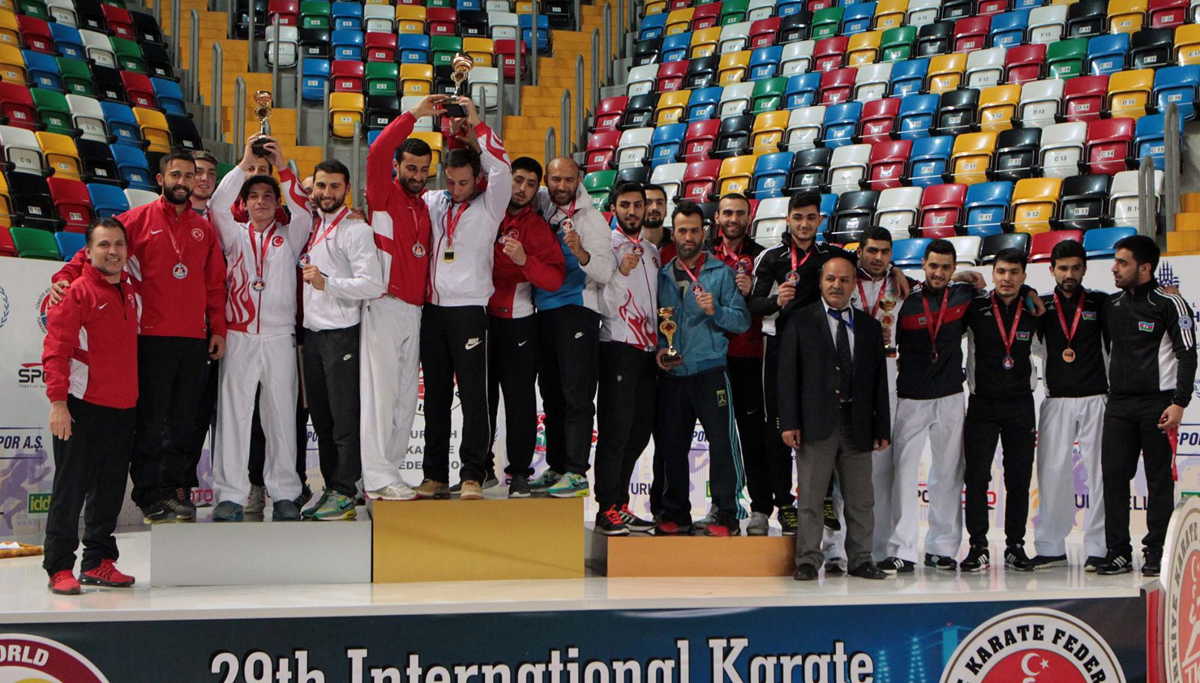 Karatede milli rüzgar