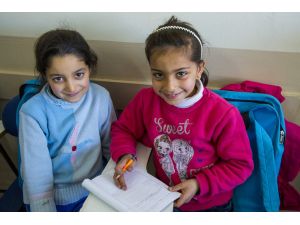 "Suriyeli çocukların gönüllerini imar ediyoruz"