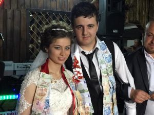 Hükümlü izin gününde evlendi