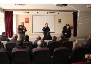 Zara'da traktör sürücüleri bilgilendirildi