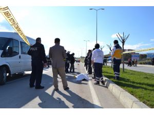 Servis minibüsünün çarptığı çocuk hayatını kaybetti