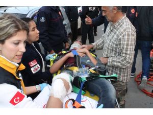 Ayağına saplanan demir parçasıyla hastaneye kaldırıldı