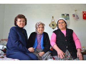 95'lik ikizler gençlerden ilgi bekliyor