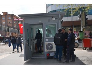 Sur'a zırhlı kulübeler konuldu