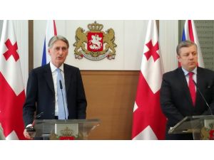 İngiltere Dışişleri Bakanı Hammond, Gürcistan'da